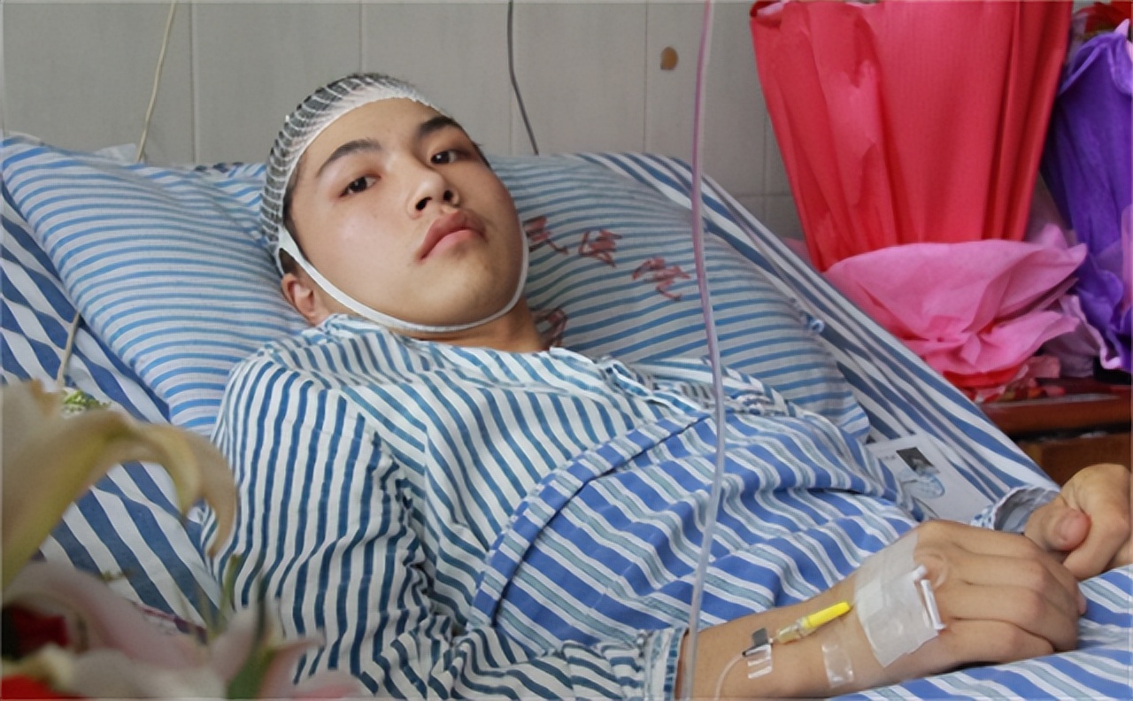 舍命夺刀误高考拒绝保送清华大学,两个夺刀少年错失高考如今怎样了