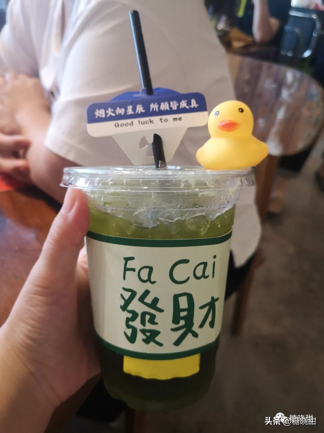 喝了十个品牌，三十款奶茶，终于找到了夏天的“解药”