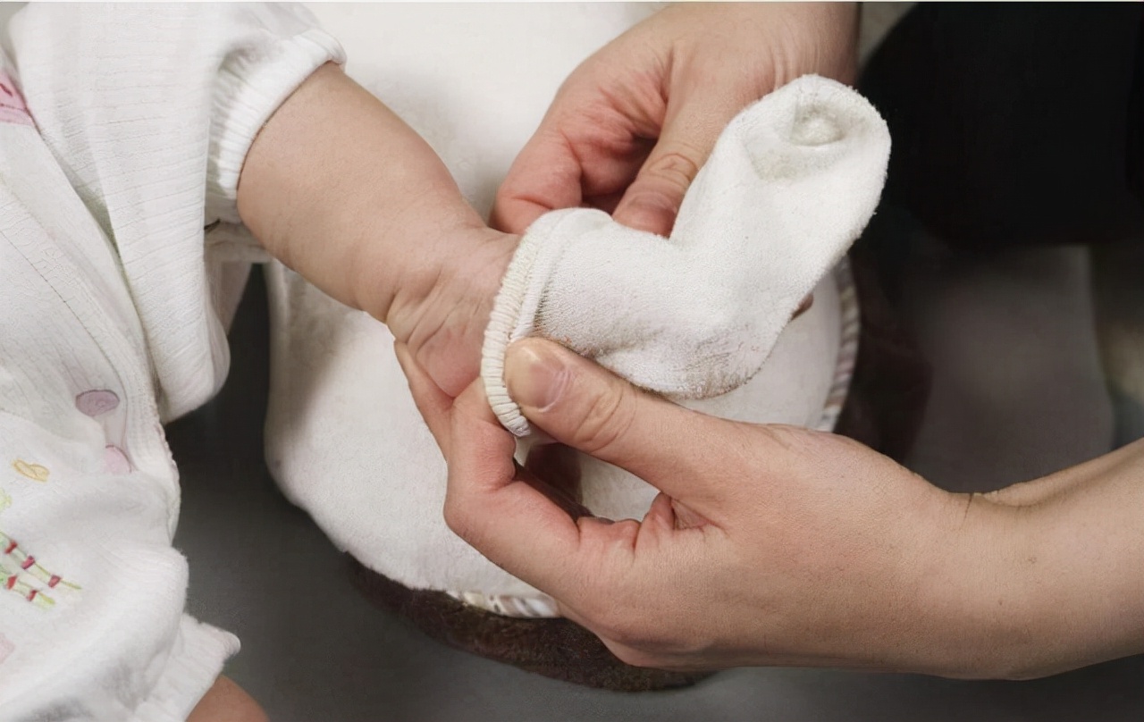 春捂秋冻天气渐暖孩子应该怎么穿,春捂秋冻冷暖交替频繁如何应对