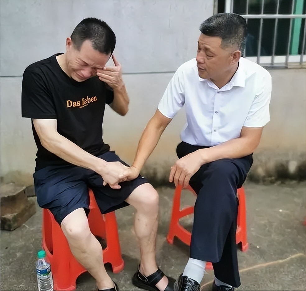 入狱19年改判无罪释放,男子坐牢8年最后被宣布无罪释放