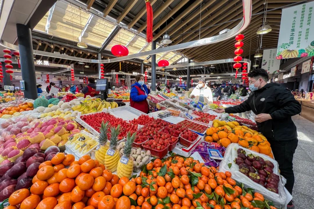 香港特首逛东城胡同，老字号小吃和网红菜市场成热门打卡地