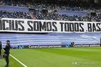 皇马球员赛前全部穿上20号球衣，声援遭受种族歧视的维尼修斯