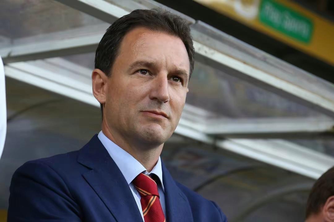 国足阵容和战术,国足教练组阵型