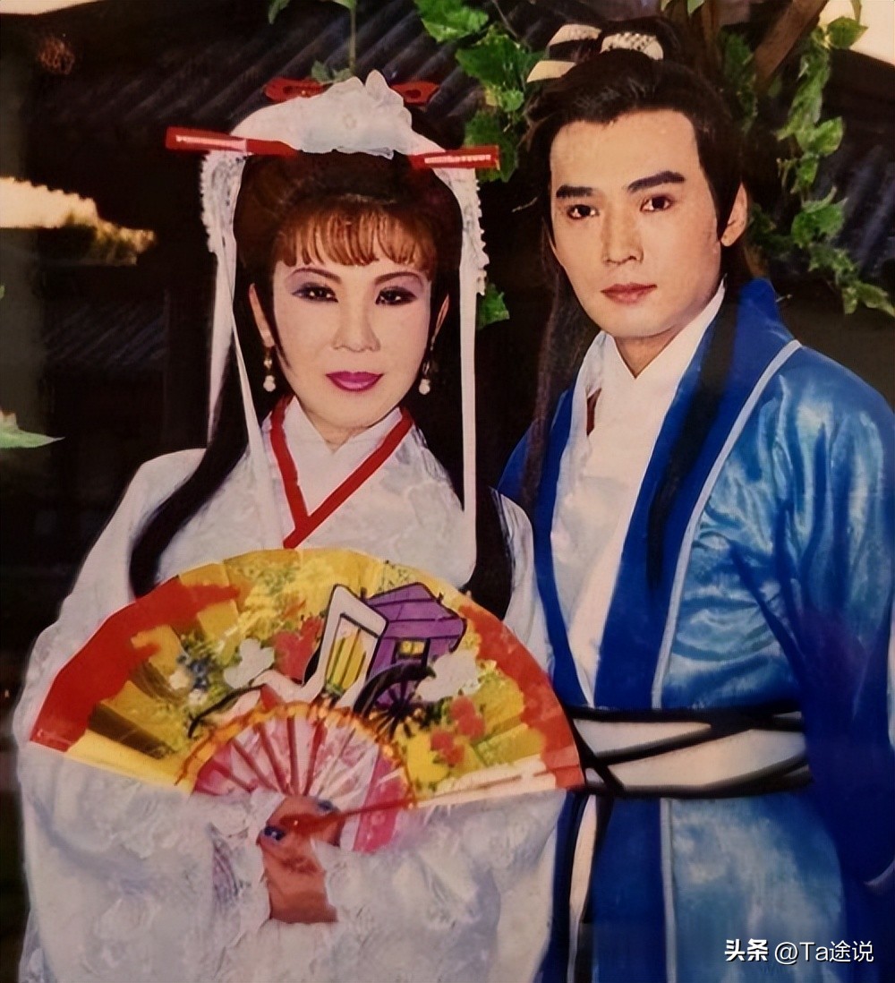 浪子古龙：是侠客也纵风流，爱酒，一生都离不开江湖、女人、酒