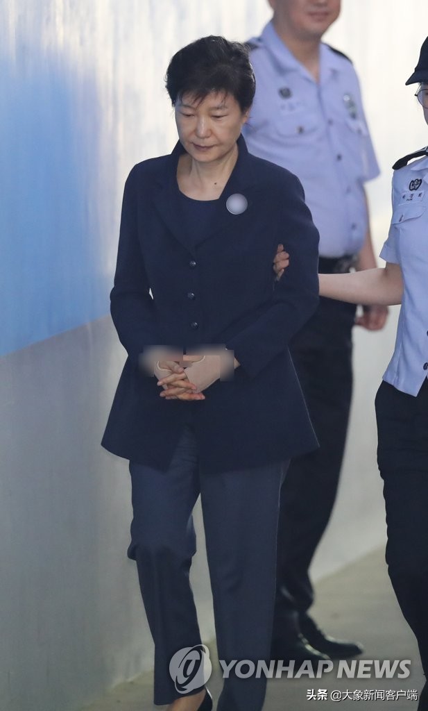 韩国总统文在寅为什么能独善其身,文在寅成为韩国第一人