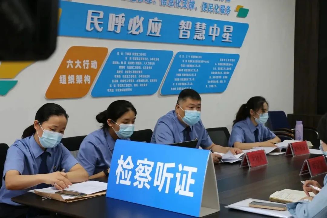 法治走进校园,走进法治天地漫画