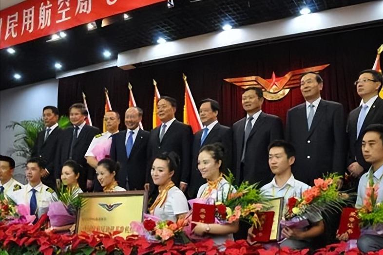 天津航班劫机事件空姐,天津航空劫持飞机事件新闻