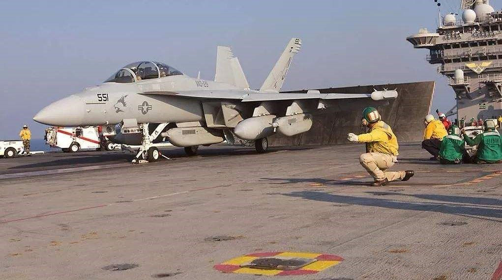 世界最强电子攻击机ea-18g咆哮者,美国空军ea-18g咆哮者攻击机