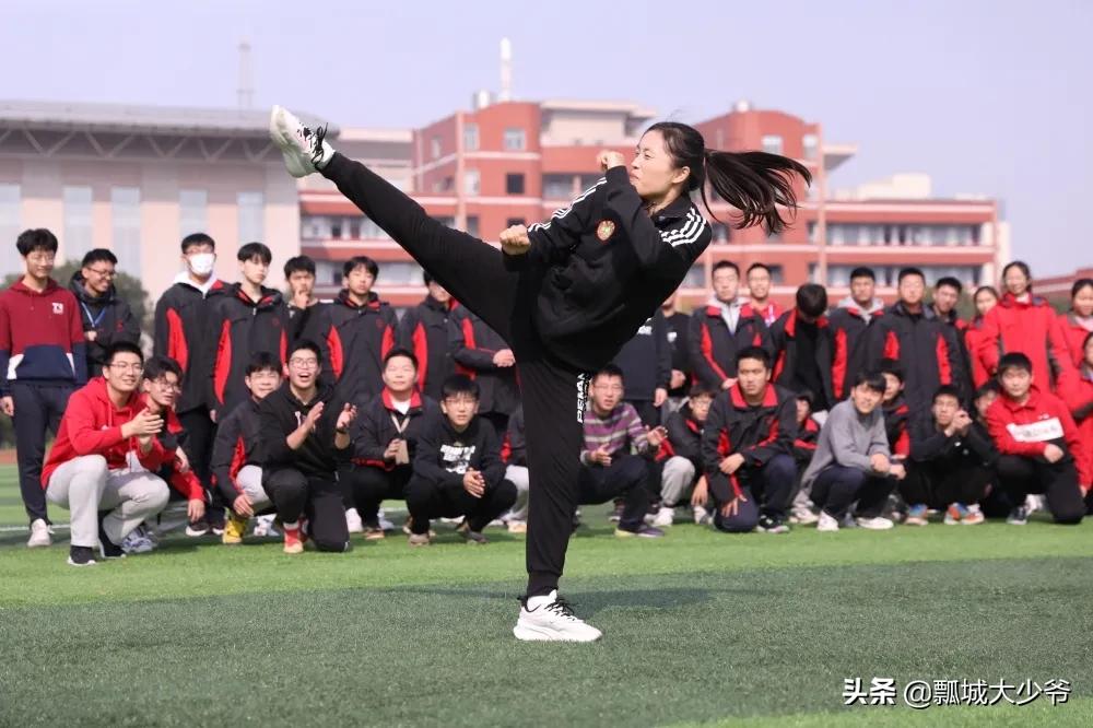 体育教师艺体教研活动,体育教师基本功集体特色展示