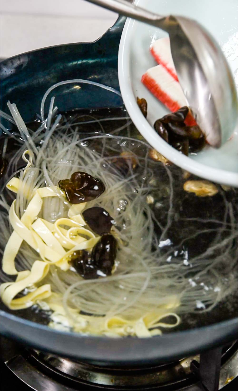 麻辣烫怎么做才好吃，原来做法诀窍这么简单，一做一大盆不够吃