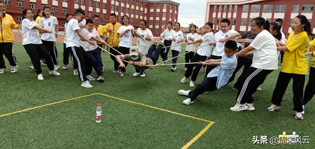 锡林浩特市第三小学体操表演,小学户外体育活动高年级