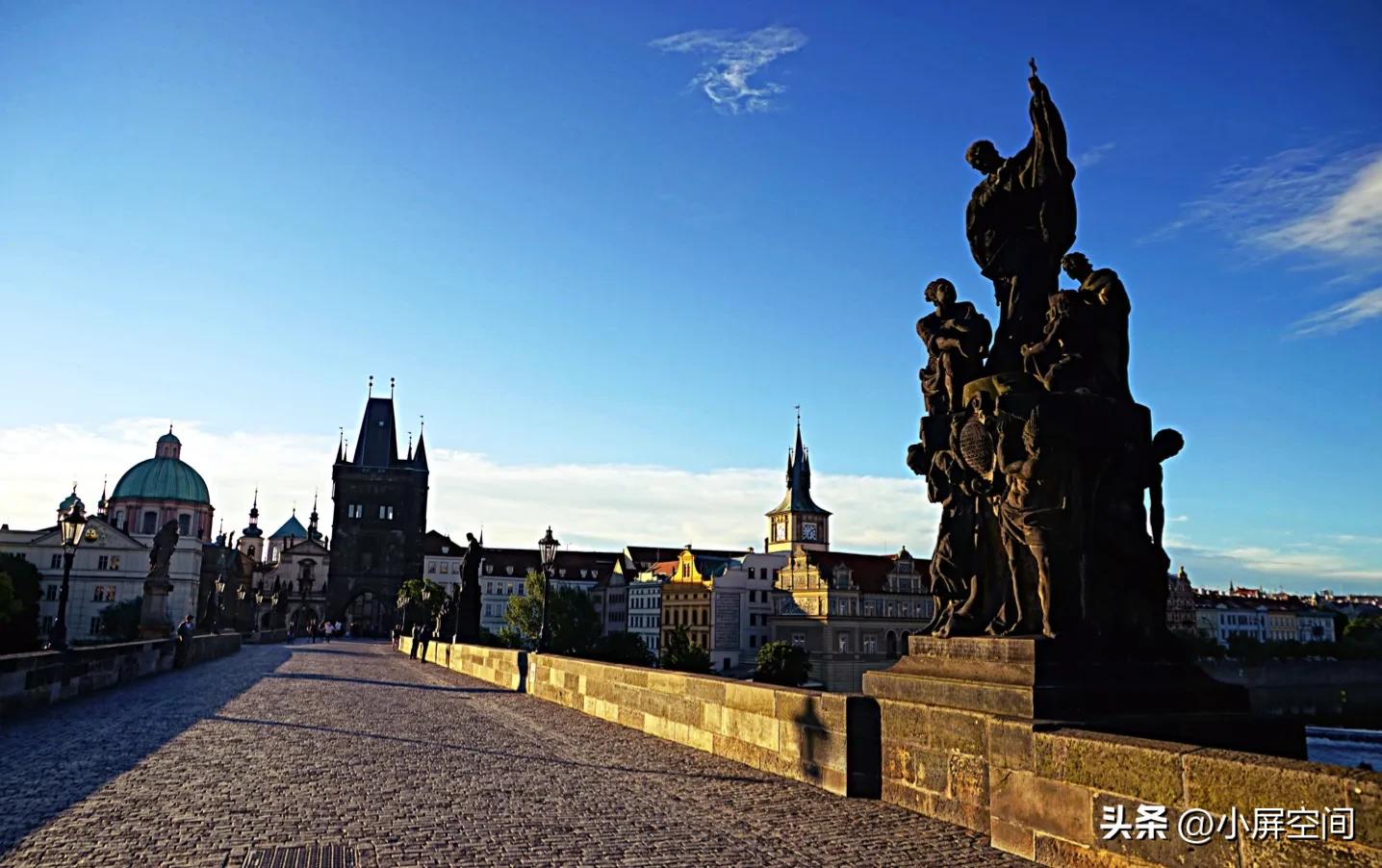 卡夫卡写变形记的背景,卡夫卡变形记的主旨