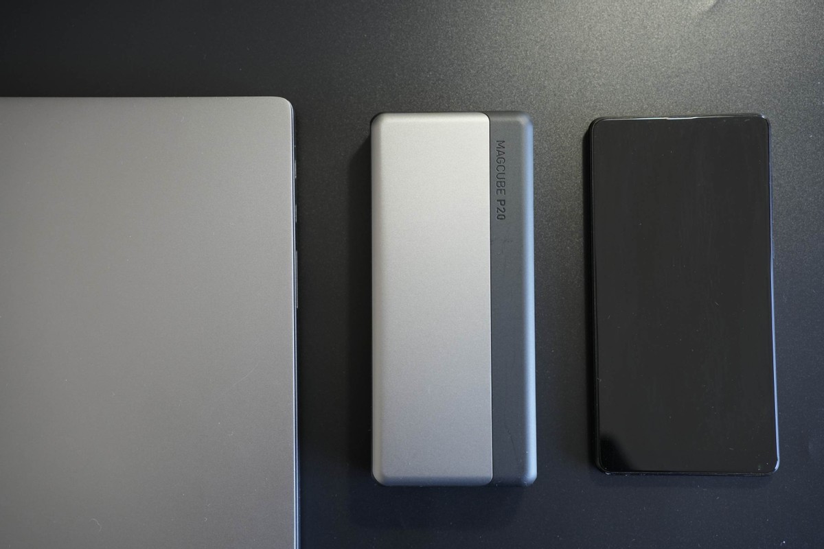 充电宝标准版和亮配版哪个好,哪款充电宝闪充最好