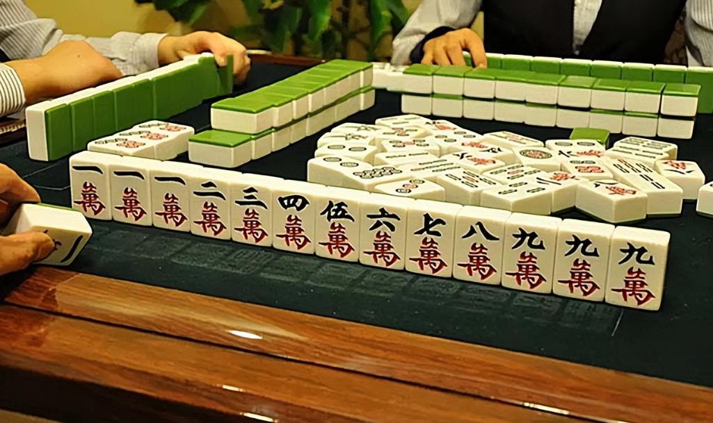 “最富法官”张家慧夫妇落马记：打麻将曝光200亿家产，获刑18年