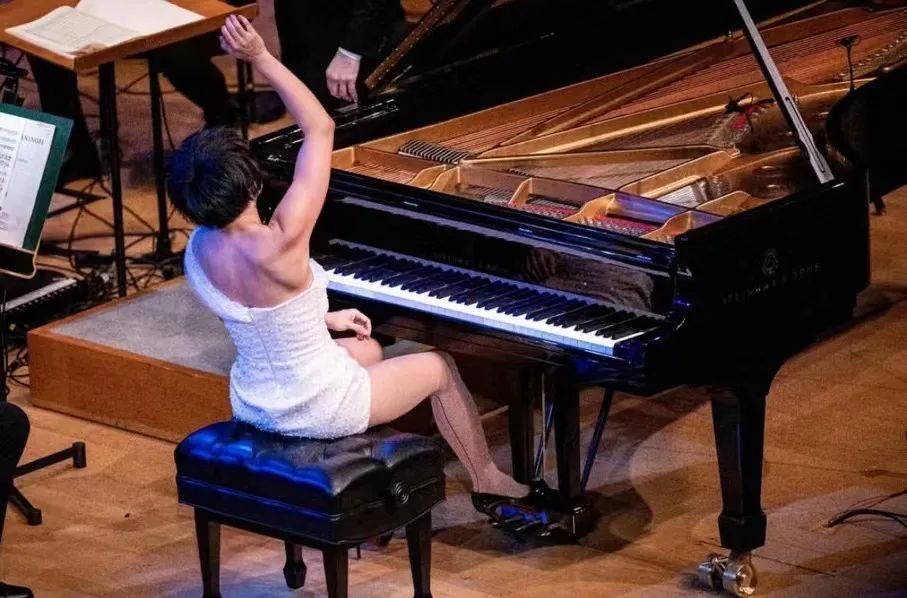 王羽佳弹钢琴,钢琴魔女王羽佳