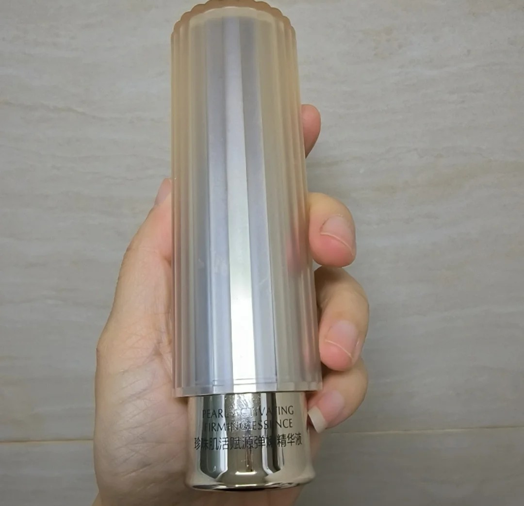 女生想变白变漂亮，公认好用的4款美白精华要知道，有效去黄提亮