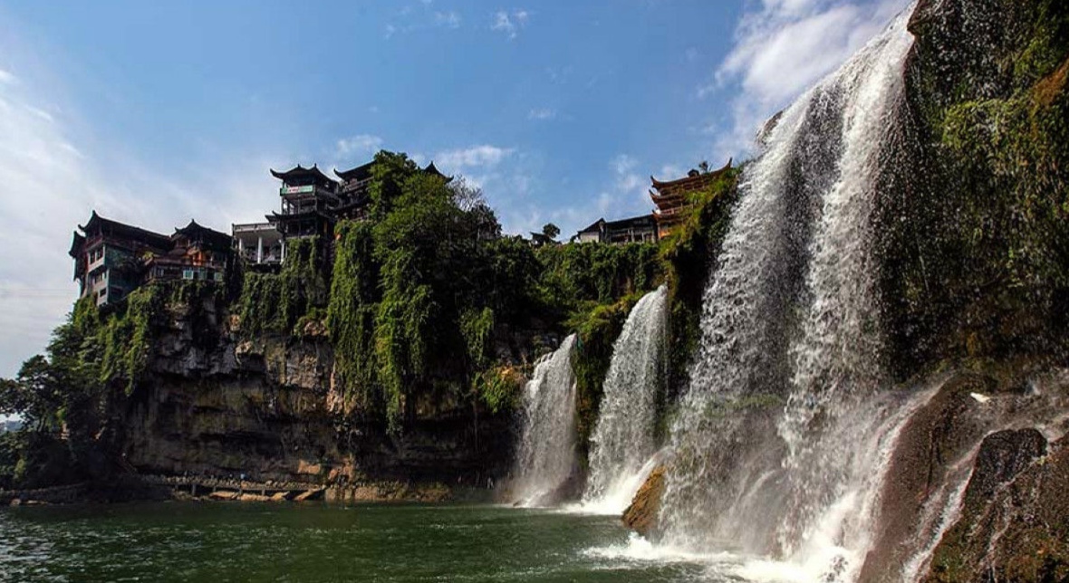 凤凰古城火车站到凤凰古城怎么走,凤凰古城站去凤凰古城打车多少钱