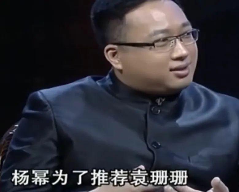 袁姗姗戴帽子参加婚礼,袁姗姗参加弟弟婚礼衣服