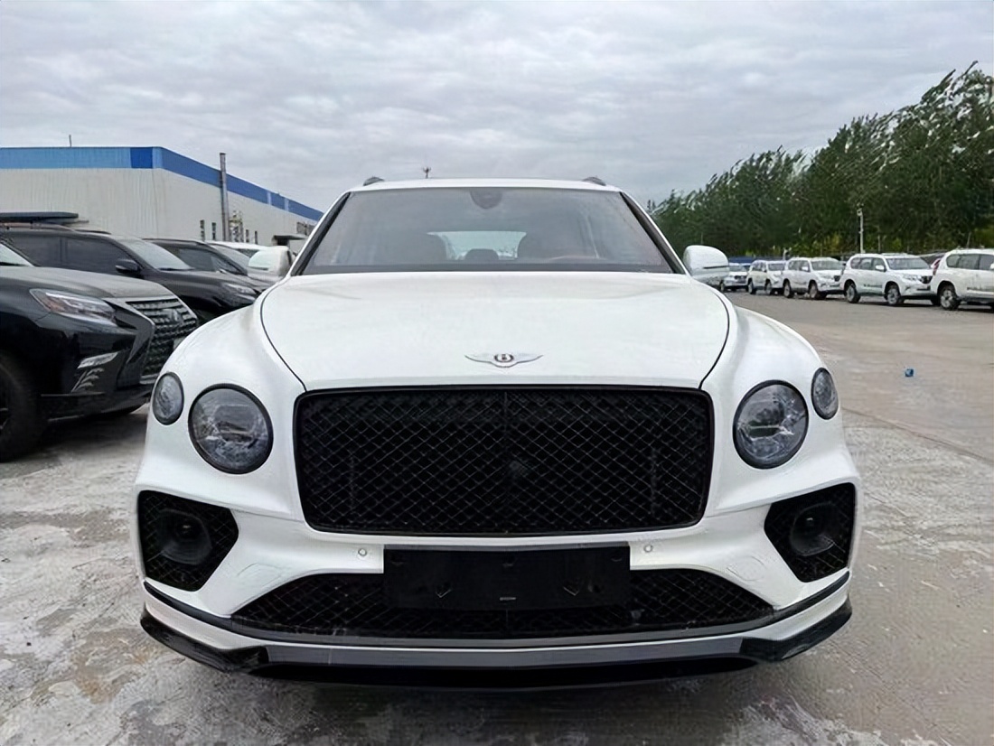 港牌宾利添越银色,宾利添越有优惠吗