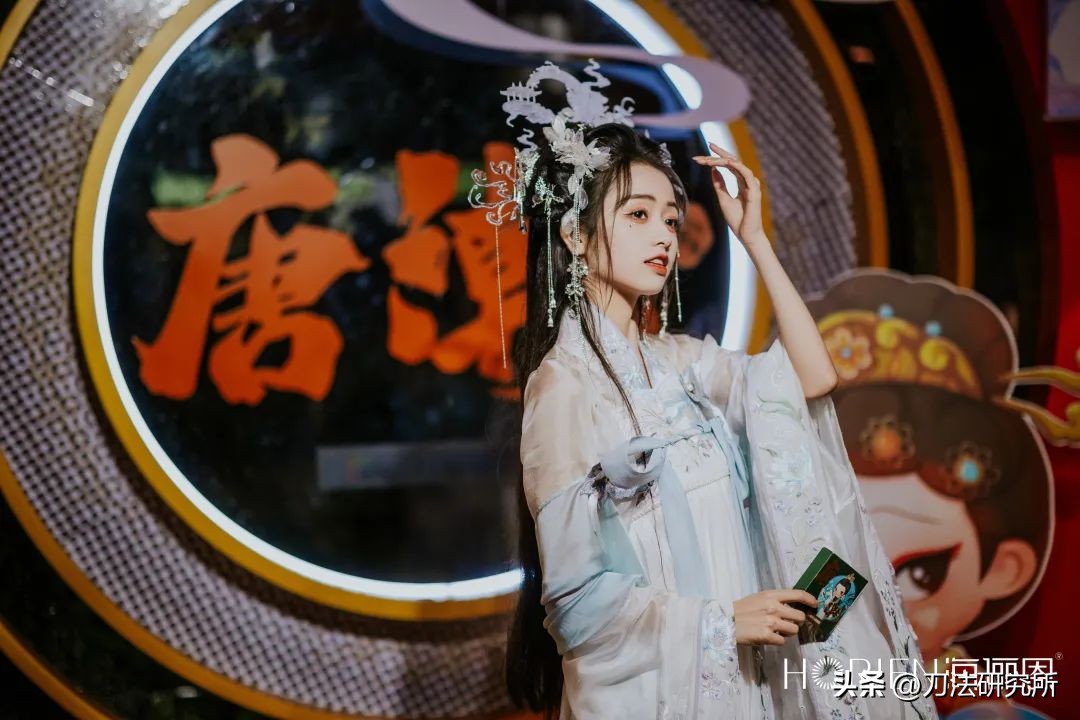 浅蹭热度还是深度耕耘？8成品牌都在打的“国潮”到底该怎么玩？