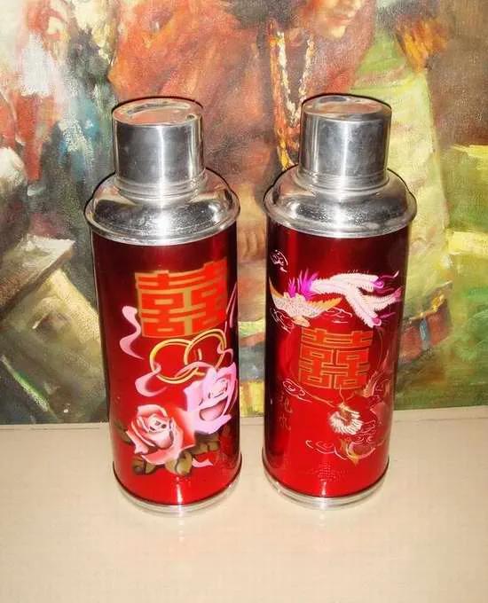 你可还记得黑白电视机上的彩色贴膜？回顾一些八九十年代生活用品