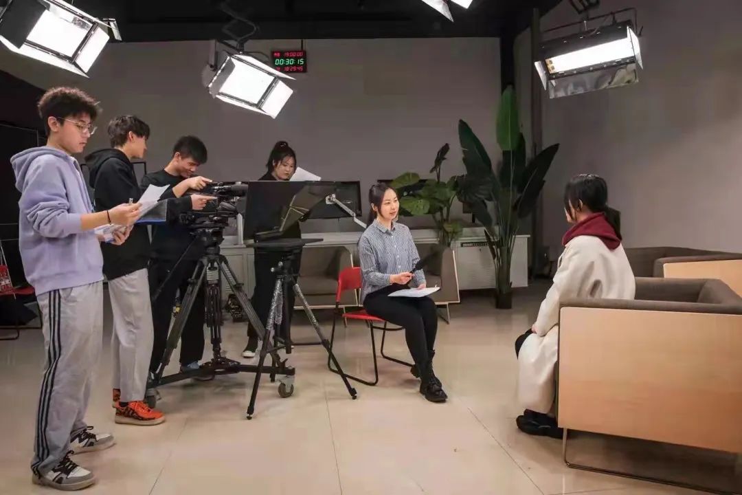 传播学专业的毕业生集体火了！