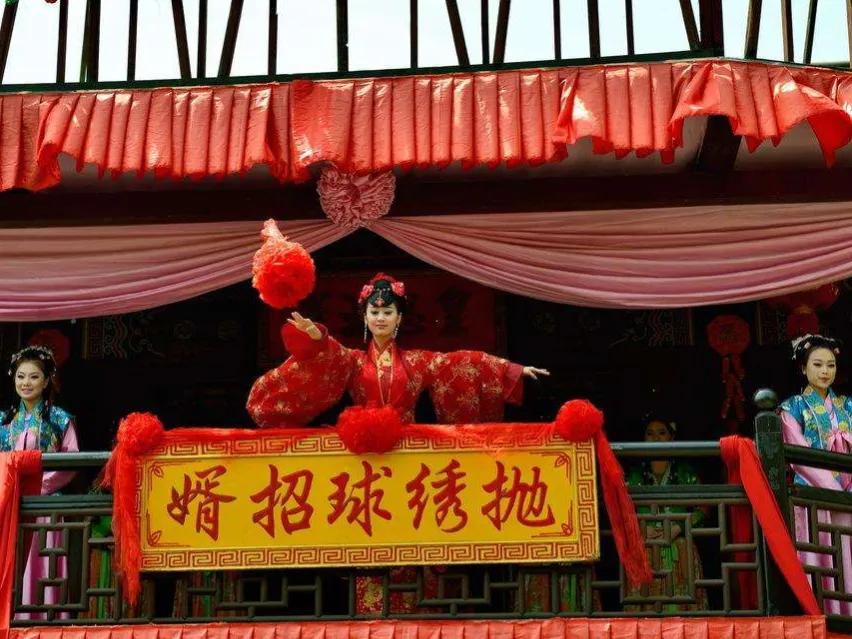 诗和美应多元化：人面桃花是美，屎壳螂癞蛤蟆也别有趣味