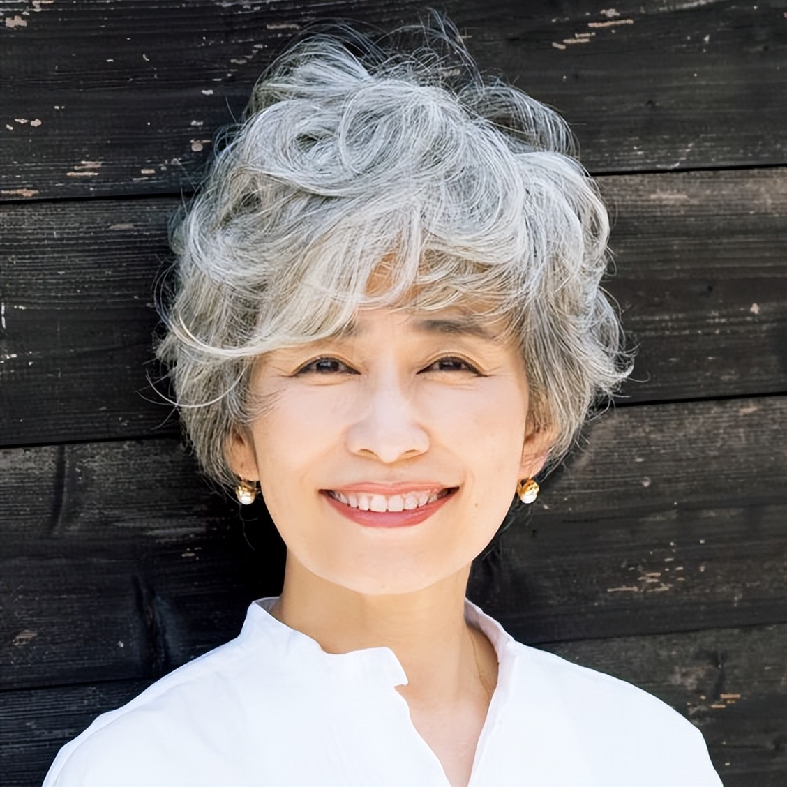 50岁烫小卷中长头发,烫头发女中长发推荐不要太卷