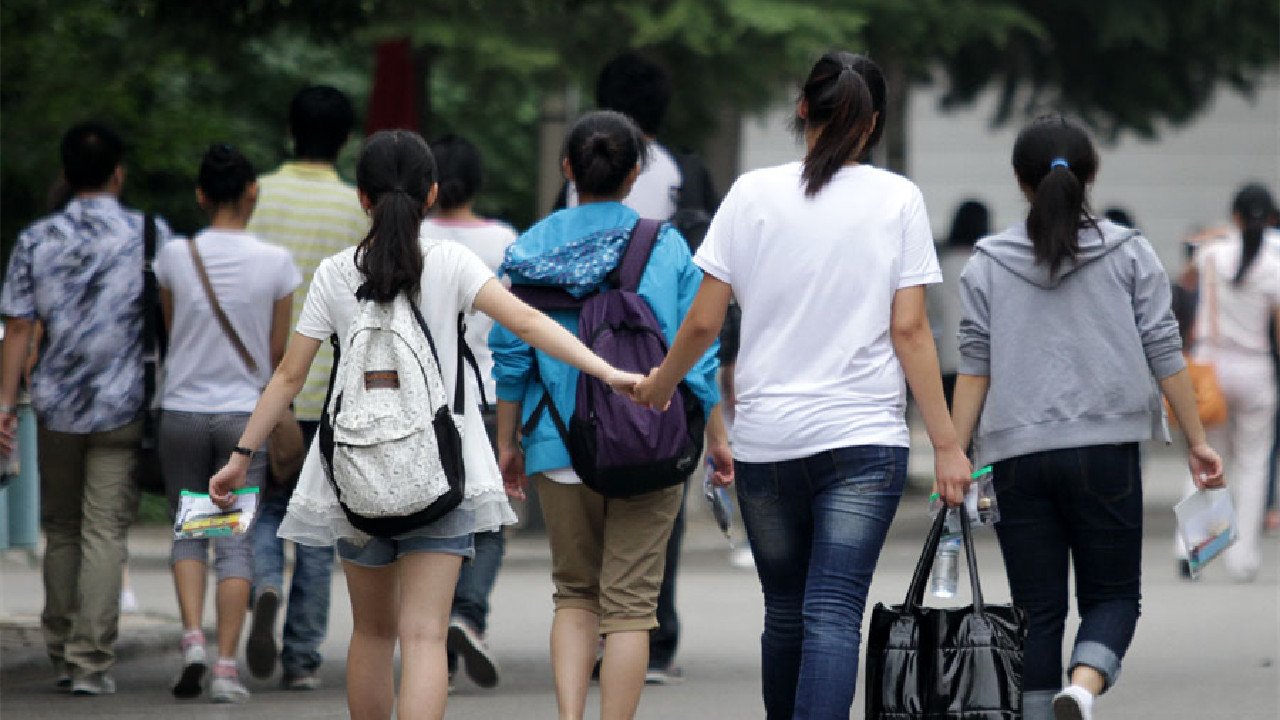 “高考钉子户”高考15次，只为上清华，今年参加高考时已35岁