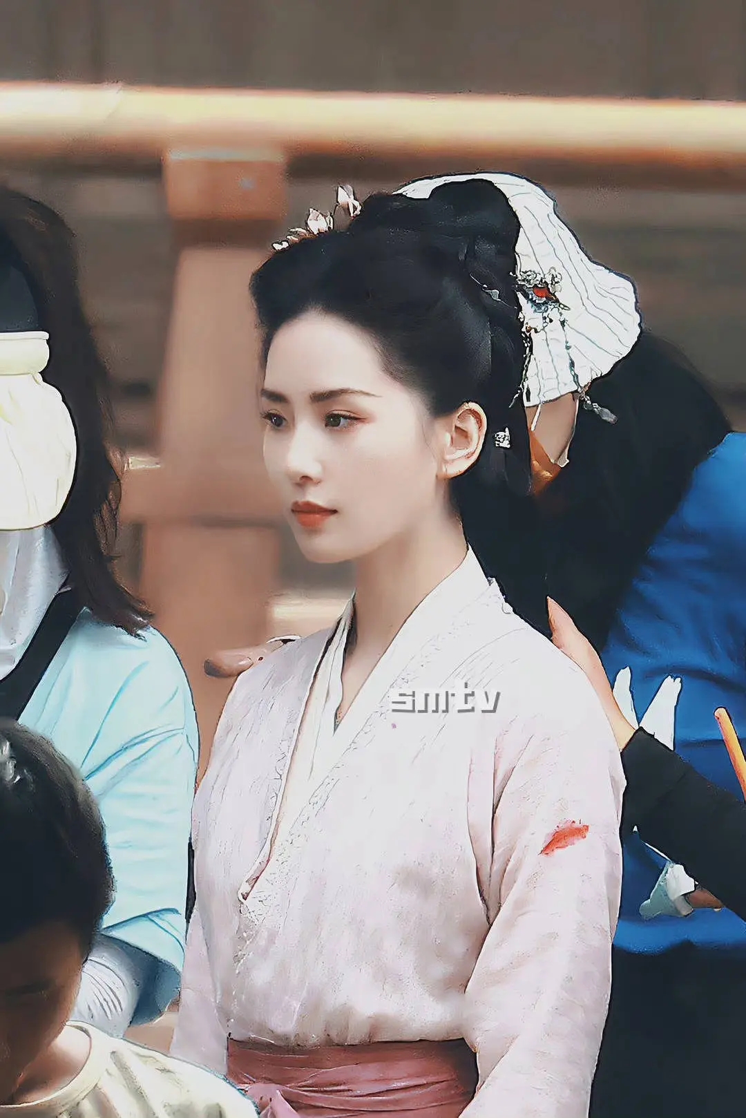 赵丽颖和白鹿同款发型,白鹿赵丽颖长月粉衣换脸造型对比