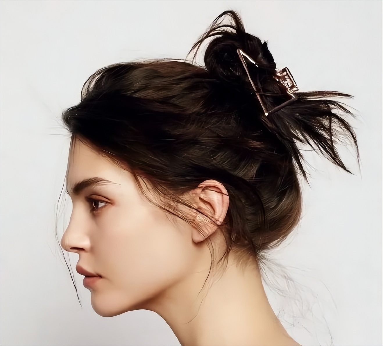 怎样才能把尖下巴变成平下巴,下巴宽的注意事项