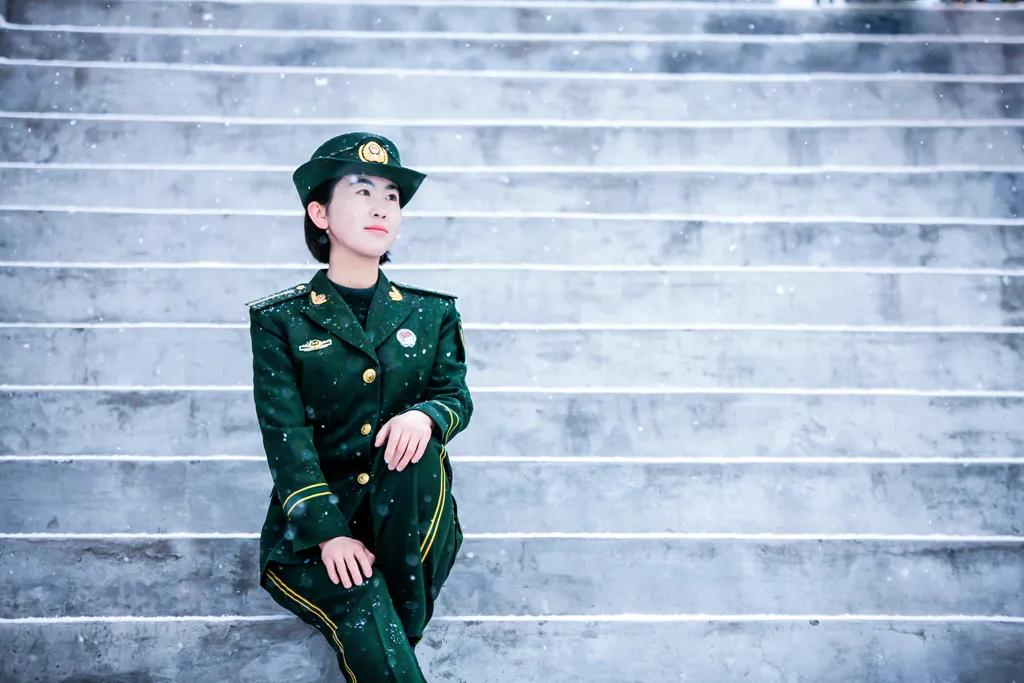 部队里打雪仗,部队打雪仗站岗