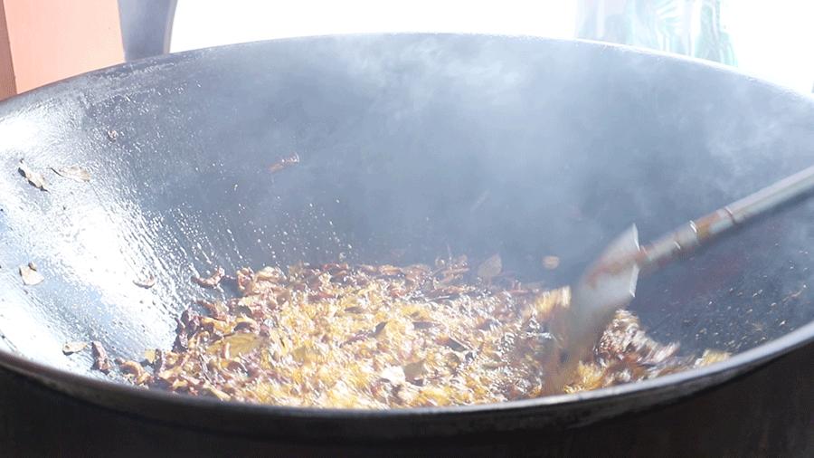 肉！肉！肉！「手撕大骨头」登陆晋江！比拳头还大