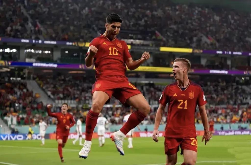 日本队2-1逆转西班牙首发阵容画面,西班牙队夺冠