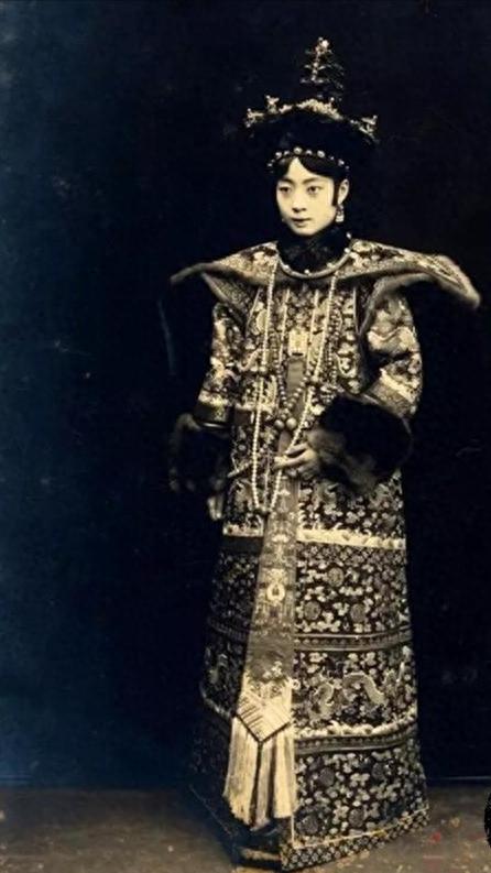 纳粹德国屠杀犹太女人,变态纳粹