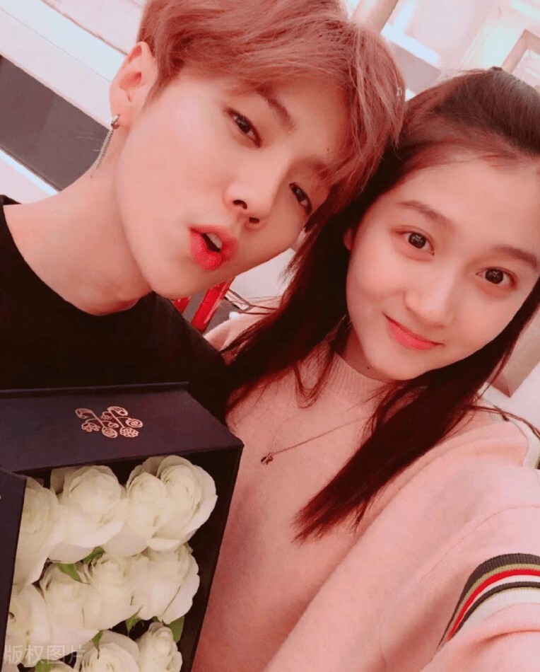 gay爱装man而异性恋鲜肉十分女性化