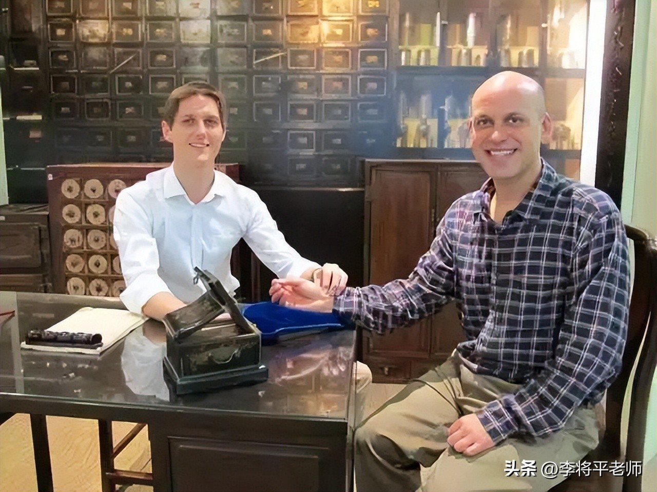 美国士兵拔火罐,美军晒拔火罐照片