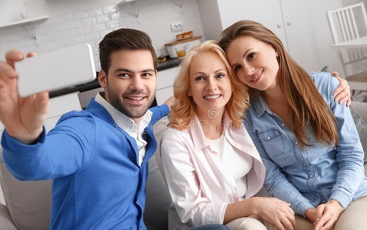 丈母娘开挂睡觉，妻子深夜加班，这事让我崩溃了！