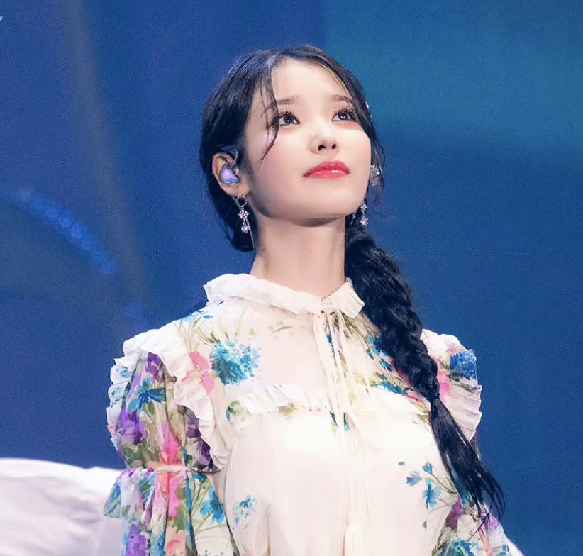 折磨ai,IU自曝患耳疾