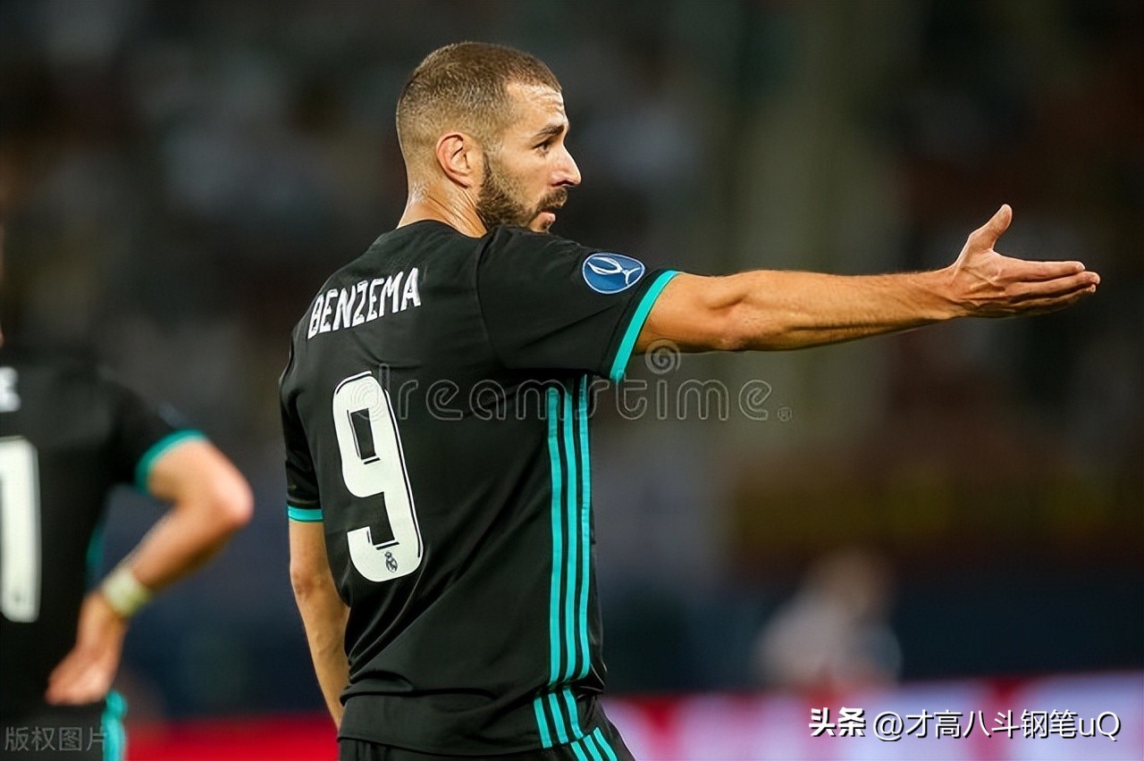 本泽马悼念贝利,本泽马告别仪式播放欢迎仪式