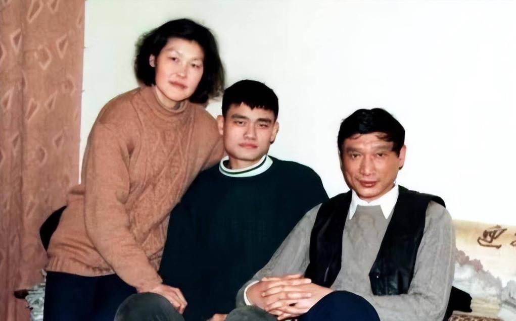 恭喜儿子踢足球夺冠,杨旭李金羽