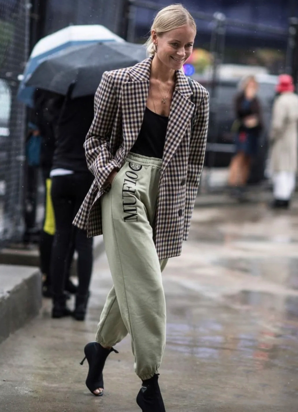 时髦西装套装款式,时髦的西装女款