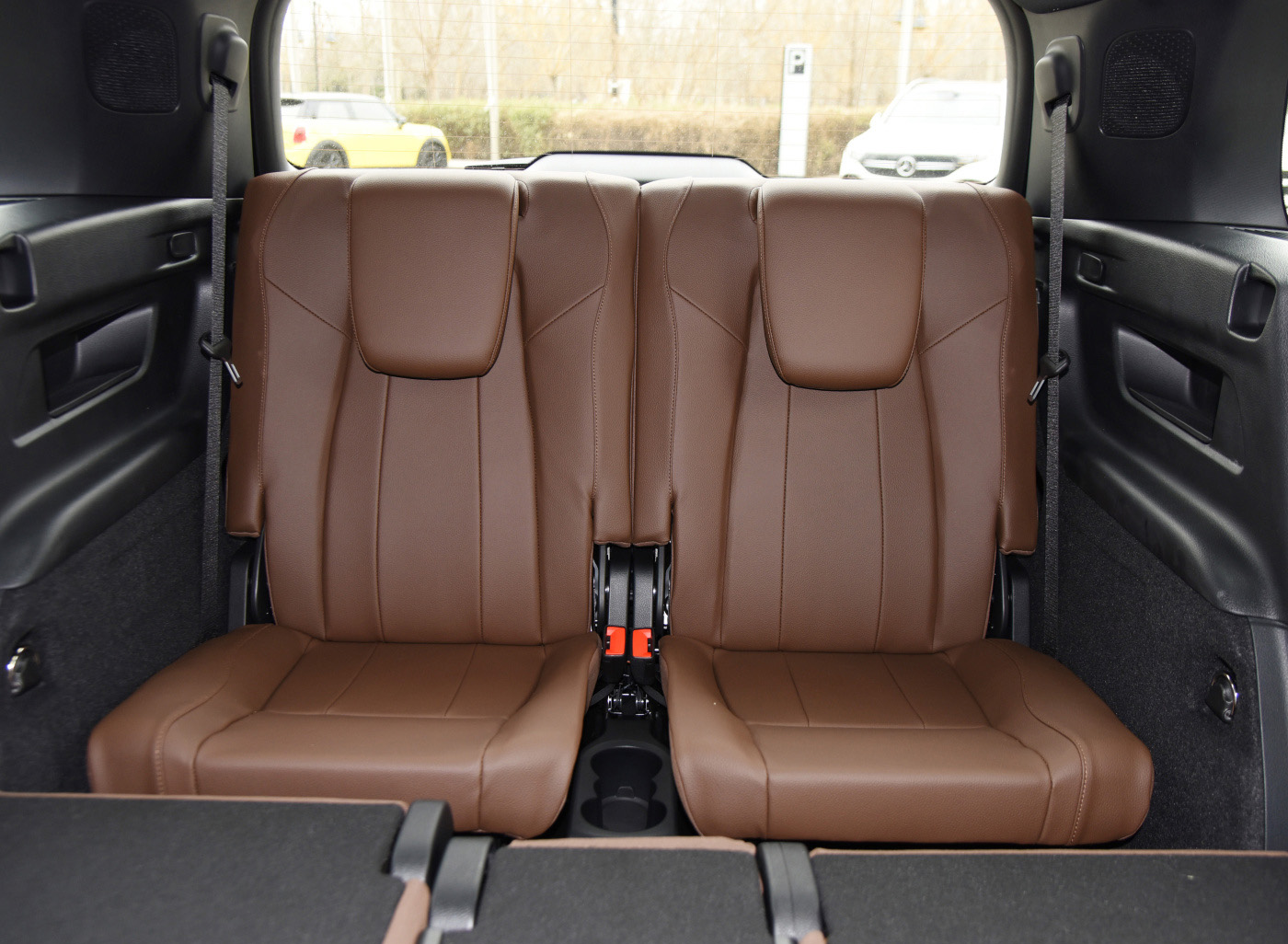 奔驰glb评测空间,奔驰GLB车小吗