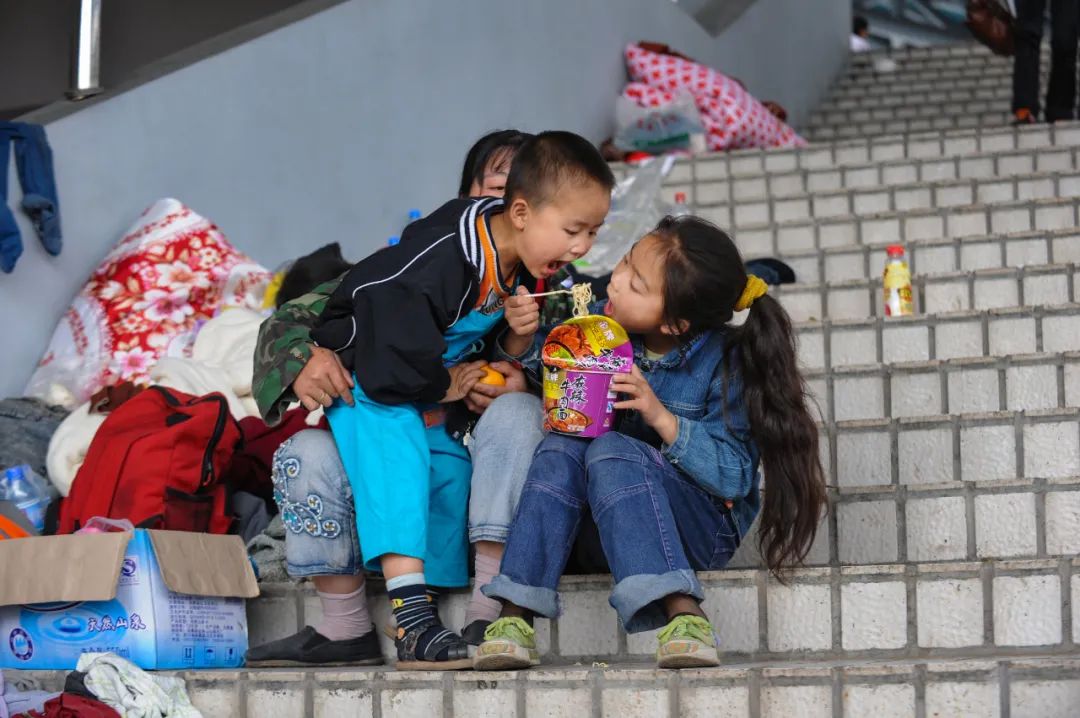汶川地震13周年这些画面让人泪目,汶川地震感人图片含泪整理