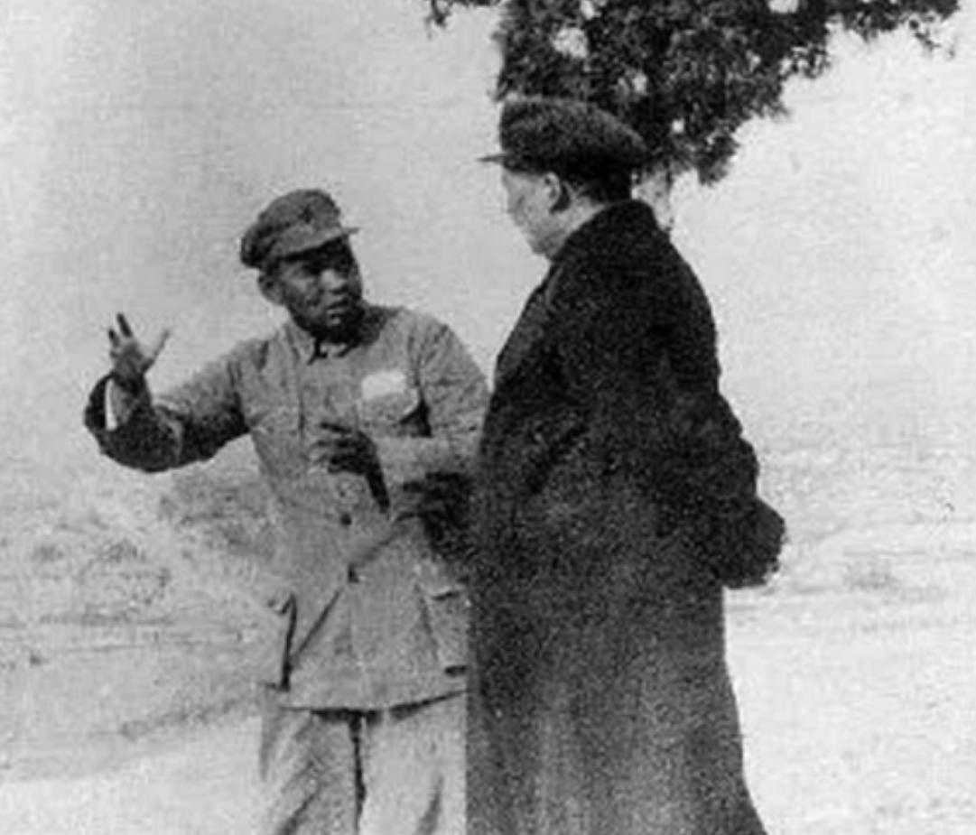 52年孔子玉陪毛主席参观孔府时，*世友许**坦言：孔家是几千年的贵族