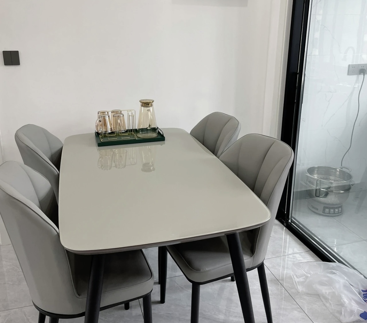 换了1次餐桌，终于清楚了3000元岩板餐桌和5000元大理石桌的区别