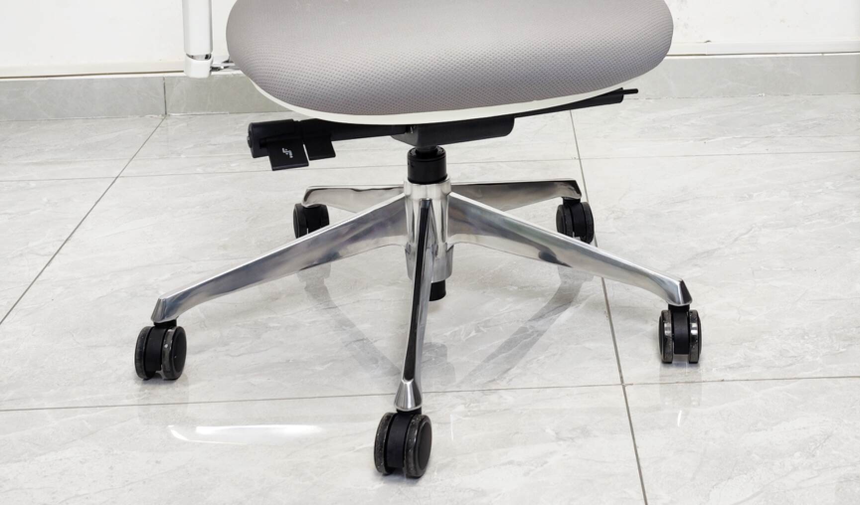 朝九晚五是时候给自己安排一把人体工学椅了！但是你会选购么？