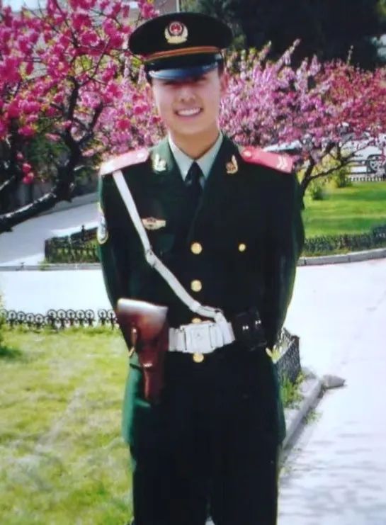 飒爽英姿军装,看看自己穿上军装的飒爽英姿