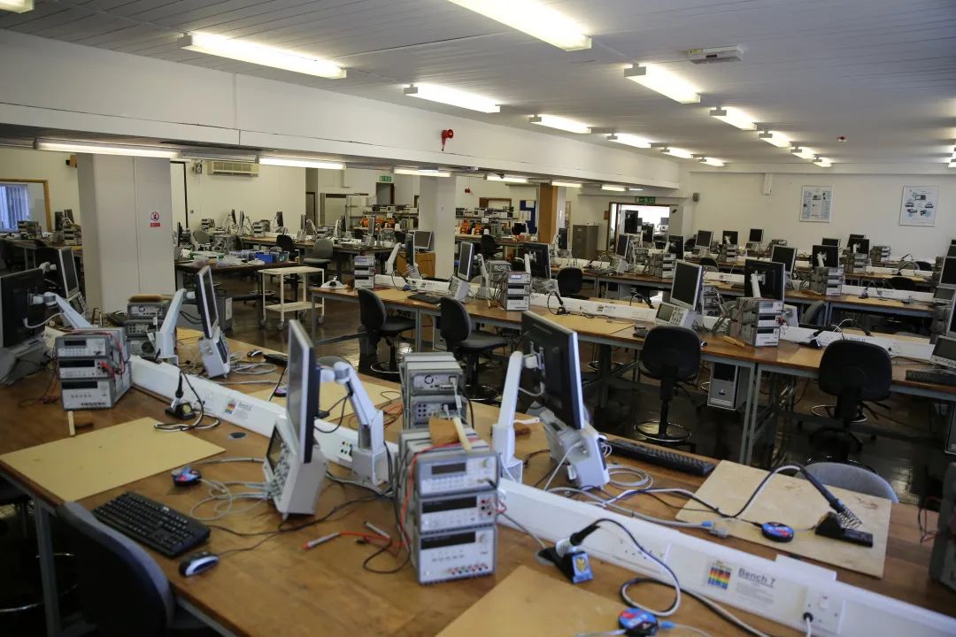 周周说名校｜憨豆先生的母校！纽卡斯尔大学或许被你低估了