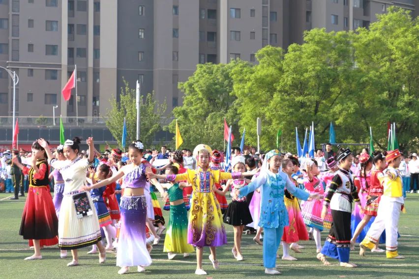 西安浐灞阳光海澜小学田径运动会,西安御锦城小学春季运动会直播